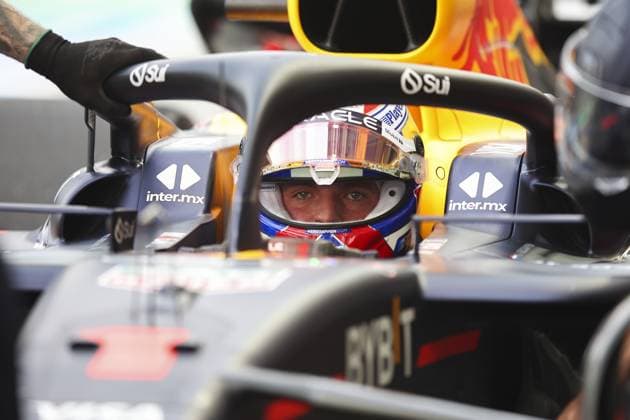 VERSTAPPEN Max (ned), Red Bull Racing RB20, portrait during the Formula 1 Singapore Grand Prix 2024, 18th round of the 2024 Formula One World Championship, WM, Weltmeisterschaft from September 20 to 22, 2024 on the Marina Bay Circuit, in Singapore, Singapore - F1 - SINGAPORE GRAND PRIX 2024 DPPI Panoramic  240920_R18_SINGAPORE_DP_XB3_9756