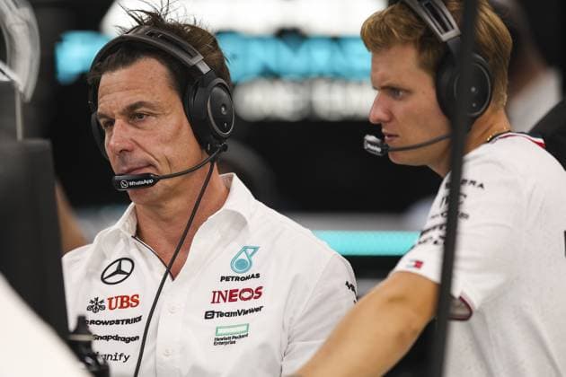 Sport Bilder des Tages WOLFF Toto (aut), Team Principal & CEO of Mercedes AMG F1 Team, portrait during the Formula 1 Singapore Grand Prix 2024, 18th round of the 2024 Formula One World Championship, WM, Weltmeisterschaft from September 20 to 22, 2024 on the Marina Bay Circuit, in Singapore, Singapore - F1 - SINGAPORE GRAND PRIX 2024 DPPI Panoramic  240920_R18_SINGAPORE_DP_XB3_9717