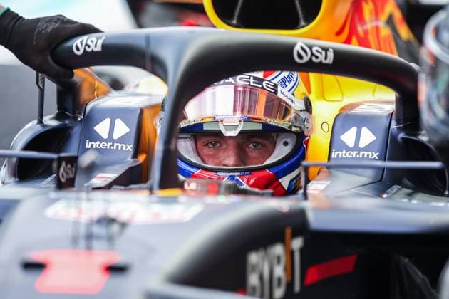 VERSTAPPEN Max (ned), Red Bull Racing RB20, portrait during the Formula 1 Singapore Grand Prix 2024, 18th round of the 2024 Formula One World Championship, WM, Weltmeisterschaft from September 20 to 22, 2024 on the Marina Bay Circuit, in Singapore, Singapore - F1 - SINGAPORE GRAND PRIX 2024 DPPI Panoramic  240920_R18_SINGAPORE_DP_XB3_9756