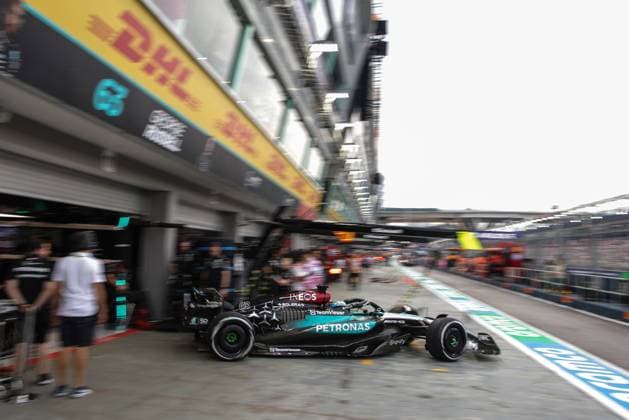 63 RUSSELL George (gbr), Mercedes AMG F1 Team W15, action during the Formula 1 Singapore Grand Prix 2024, 18th round of the 2024 Formula One World Championship, WM, Weltmeisterschaft from September 20 to 22, 2024 on the Marina Bay Circuit, in Singapore, Singapore - F1 - SINGAPORE GRAND PRIX 2024 DPPI Panoramic  240920_R18_SINGAPORE_DP_XB5_9331