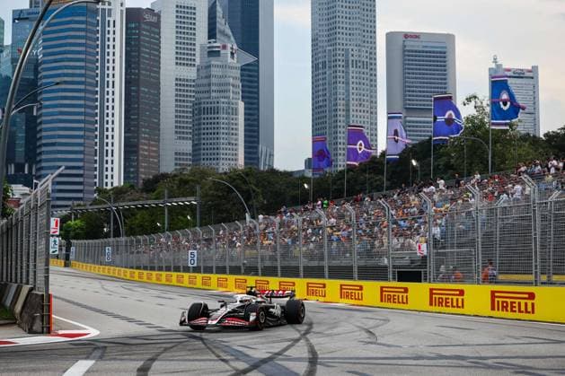 20 MAGNUSSEN Kevin (den), Haas F1 Team VF-24 Ferrari, action during the Formula 1 Singapore Grand Prix 2024, 18th round of the 2024 Formula One World Championship, WM, Weltmeisterschaft from September 20 to 22, 2024 on the Marina Bay Circuit, in Singapore, Singapore - F1 - SINGAPORE GRAND PRIX 2024 DPPI Panoramic  240920_R18_SINGAPORE_DP_FG000715