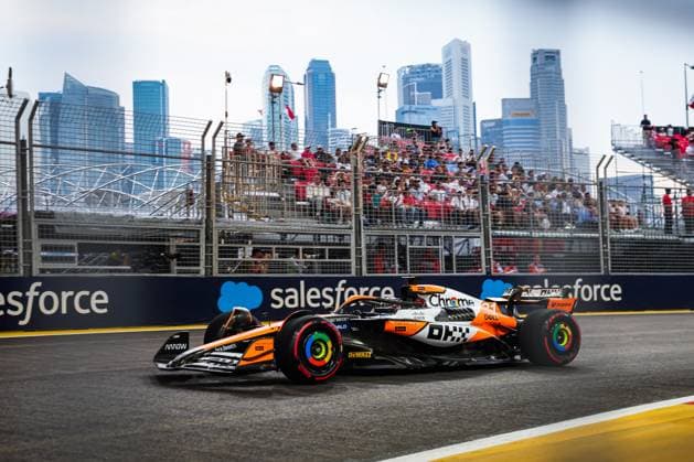 81 PIASTRI Oscar (aus), McLaren F1 Team MCL38, action during the Formula 1 Singapore Grand Prix 2024, 18th round of the 2024 Formula One World Championship, WM, Weltmeisterschaft from September 20 to 22, 2024 on the Marina Bay Circuit, in Singapore, Singapore - F1 - SINGAPORE GRAND PRIX 2024 DPPI Panoramic  240920_R18_SINGAPORE_DP_FGDN5755