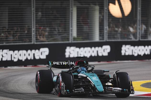 63 RUSSELL George (gbr), Mercedes AMG F1 Team W15, action during the Formula 1 Singapore Grand Prix 2024, 18th round of the 2024 Formula One World Championship, WM, Weltmeisterschaft from September 20 to 22, 2024 on the Marina Bay Circuit, in Singapore, Singapore - F1 - SINGAPORE GRAND PRIX 2024 DPPI Panoramic  240920_R18_SINGAPORE_DP_AV3_9415