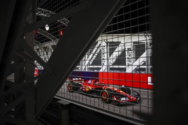 16 LECLERC Charles (mco), Scuderia Ferrari SF-24, action during the Formula 1 Singapore Grand Prix 2024, 18th round of the 2024 Formula One World Championship, WM, Weltmeisterschaft from September 20 to 22, 2024 on the Marina Bay Circuit, in Singapore, Singapore - F1 - SINGAPORE GRAND PRIX 2024 DPPI Panoramic  240920_R18_SINGAPORE_DP_XB3_9757