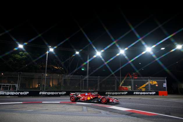 16 LECLERC Charles (mco), Scuderia Ferrari SF-24, action during the Formula 1 Singapore Grand Prix 2024, 18th round of the 2024 Formula One World Championship, WM, Weltmeisterschaft from September 20 to 22, 2024 on the Marina Bay Circuit, in Singapore, Singapore - F1 - SINGAPORE GRAND PRIX 2024 DPPI Panoramic  240920_R18_SINGAPORE_DP_XB5_9638