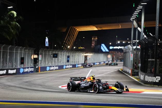 11 PEREZ Sergio (mex), Red Bull Racing RB20, action during the Formula 1 Singapore Grand Prix 2024, 18th round of the 2024 Formula One World Championship, WM, Weltmeisterschaft from September 20 to 22, 2024 on the Marina Bay Circuit, in Singapore, Singapore - F1 - SINGAPORE GRAND PRIX 2024 DPPI Panoramic  240920_R18_SINGAPORE_DP_AV6_4031