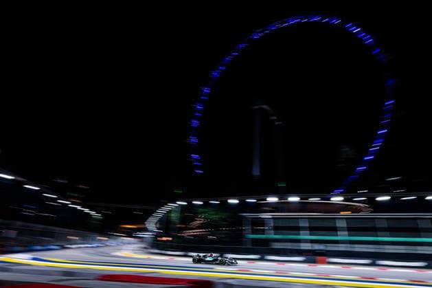63 RUSSELL George (gbr), Mercedes AMG F1 Team W15, action during the Formula 1 Singapore Grand Prix 2024, 18th round of the 2024 Formula One World Championship, WM, Weltmeisterschaft from September 20 to 22, 2024 on the Marina Bay Circuit, in Singapore, Singapore - F1 - SINGAPORE GRAND PRIX 2024 DPPI Panoramic  240920_R18_SINGAPORE_DP_AV3_9259