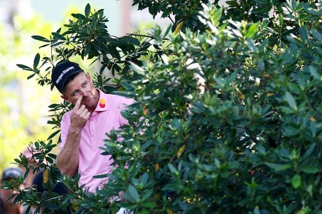 Sport Bilder des Tages Justin Rose of England seen in the trees on the 6th hole. BMW PGA, Golf Herren Championship, Day Two, Golf, Wentworth, Surrey, UK - 20 Sep 2024  Copyright: xJamesxMarsh Shutterstockx 14730222be