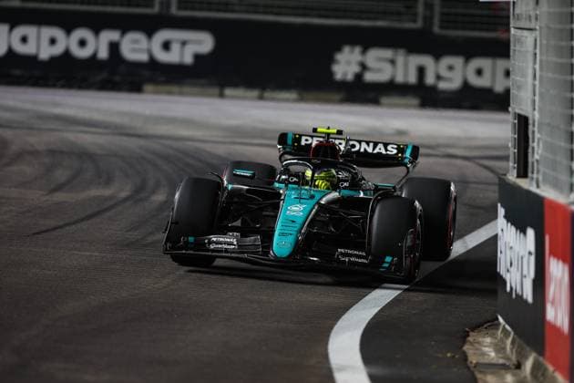 44 HAMILTON Lewis (gbr), Mercedes AMG F1 Team W15, action during the Formula 1 Singapore Grand Prix 2024, 18th round of the 2024 Formula One World Championship, WM, Weltmeisterschaft from September 20 to 22, 2024 on the Marina Bay Circuit, in Singapore, Singapore - F1 - SINGAPORE GRAND PRIX 2024 DPPI Panoramic  240920_R18_SINGAPORE_DP_XB3_9619A