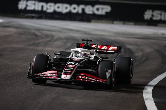 20 MAGNUSSEN Kevin (den), Haas F1 Team VF-24 Ferrari, action during the Formula 1 Singapore Grand Prix 2024, 18th round of the 2024 Formula One World Championship, WM, Weltmeisterschaft from September 20 to 22, 2024 on the Marina Bay Circuit, in Singapore, Singapore - F1 - SINGAPORE GRAND PRIX 2024 DPPI Panoramic  240920_R18_SINGAPORE_DP_XB3_9627A