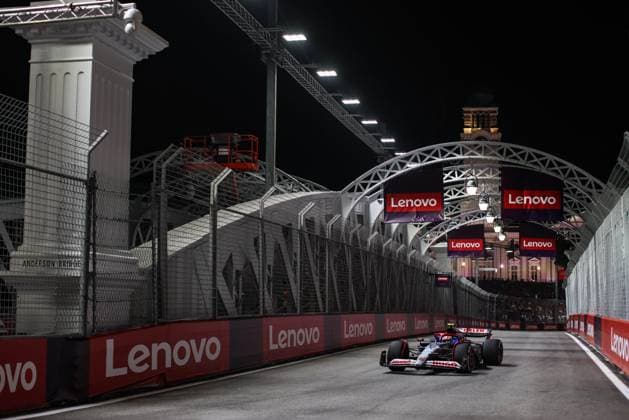 22 TSUNODA Yuki (jap), Visa Cash App RB F1 Team VCARB 01, action during the Formula 1 Singapore Grand Prix 2024, 18th round of the 2024 Formula One World Championship, WM, Weltmeisterschaft from September 20 to 22, 2024 on the Marina Bay Circuit, in Singapore, Singapore - F1 - SINGAPORE GRAND PRIX 2024 DPPI Panoramic  240920_R18_SINGAPORE_DP_XB5_9750