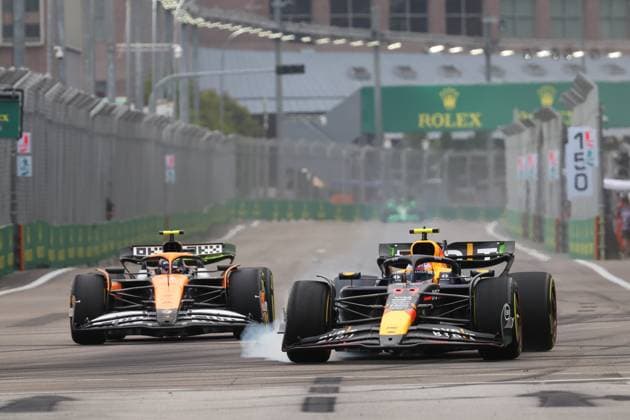 11 PEREZ Sergio (mex), Red Bull Racing RB20, action 04 NORRIS Lando (gbr), McLaren F1 Team MCL38, action during the Formula 1 Singapore Grand Prix 2024, 18th round of the 2024 Formula One World Championship, WM, Weltmeisterschaft from September 20 to 22, 2024 on the Marina Bay Circuit, in Singapore, Singapore - F1 - SINGAPORE GRAND PRIX 2024 DPPI Panoramic  240920_R18_SINGAPORE_DP_1G9A0803