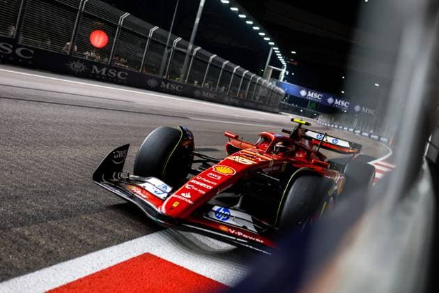 55 SAINZ Carlos (spa), Scuderia Ferrari SF-24, action during the Formula 1 Singapore Grand Prix 2024, 18th round of the 2024 Formula One World Championship, WM, Weltmeisterschaft from September 20 to 22, 2024 on the Marina Bay Circuit, in Singapore, Singapore - F1 - SINGAPORE GRAND PRIX 2024 DPPI Panoramic  240920_R18_SINGAPORE_DP_F12024GP18SIN_JK555657_1