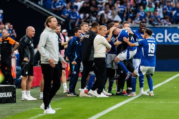 2 Soccer Bundesliga FC Schalke 04 SV Darmstadt 98 20 09 2024 Tobias Mohr cheers for 1 0 Schalke 04, 29 2 Soccer Bundesliga FC Schalke 04 SV Darmstadt 98 Gelsenkirchen, VELTINS Arena on 20 09 2024 DFL REGULATIONS PROHIBIT ANY USE OF PHOTOGRAPHS AS IMAGE SEQUENCES AND OR QUASI VIDEO Copyright: xBEAUTIFULxSPORTS Wunderlx