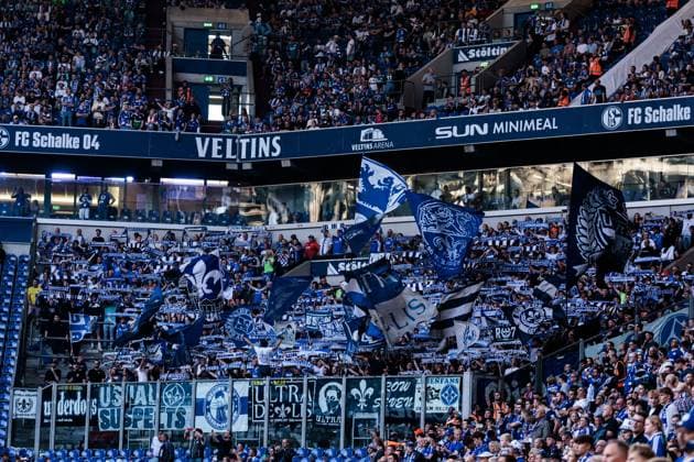 2 Soccer Bundesliga FC Schalke 04 SV Darmstadt 98 20 09 2024 Guest curve with fans of SV Darmstadt 98 2 Soccer Bundesliga FC Schalke 04 SV Darmstadt 98 Gelsenkirchen, VELTINS Arena on 20 09 2024 DFL REGULATIONS PROHIBIT ANY USE OF PHOTOGRAPHS AS IMAGE SEQUENCES AND OR QUASI VIDEO Copyright: xBEAUTIFULxSPORTS Wunderlx
