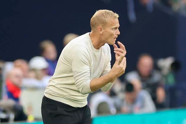 Coach Karel Geraerts FC Schalke 04 gestures, 2 Bundesliga, FC Schalke 04 vs SV Darmstadt 98, Veltins Arena on September 20, 2024 in Gelsenkirchen, Germany Photo by Marco Steinbrenner DeFodi Images Coach Karel Geraerts FC Schalke 04 gestures, 2 Bundesliga, FC Schalke 04 vs SV Darmstadt 98, Veltins Arena, September 20, 2024 in Gelsenkirchen, Germany Photo by Marco Steinbrenner DeFodi Images DFB DFL REGULATIONS PROHIBIT ANY USE OF PHOTOGRAPHS AS IMAGE SEQUENCES AND OR QUASI VIDEO Defodi 700 schalke darm 20240920 039 Defodi-700 DFB DFL REGULATIONS PROHIBIT ANY USE OF PHOTOGRAPHS AS IMAGE SEQUENCES AND OR QUASI-VIDEO.