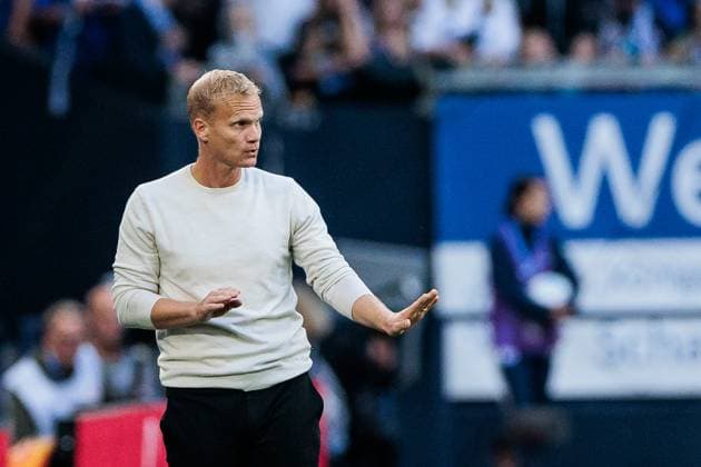 2 Soccer Bundesliga FC Schalke 04 SV Darmstadt 98 20 09 2024 Karel Geraerts Coach Schalke 04 gestures 2 Soccer Bundesliga FC Schalke 04 SV Darmstadt 98 Gelsenkirchen, VELTINS Arena on 20 09 2024 DFL REGULATIONS PROHIBIT ANY USE OF PHOTOGRAPHS AS IMAGE SEQUENCES AND OR QUASI VIDEO Copyright: xBEAUTIFULxSPORTS Wunderlx