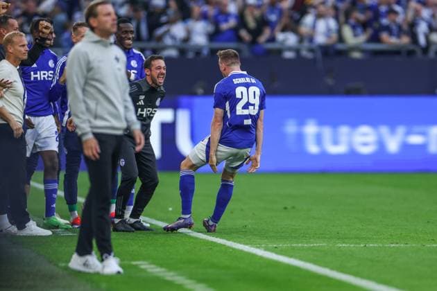 20 09 2024, Football, Season 2024 2025, 2 Bundesliga, Matchday 5, FC Schalke 04 SV Darmstadt 98, Tobias Mohr FC Schalke 04 cheers Gelsenkirchen Veltins Arena NRW Germany xRHR PHOTO TRx Copyright: TimxRehbein RHR-FOTOx RHR-FOTO TR