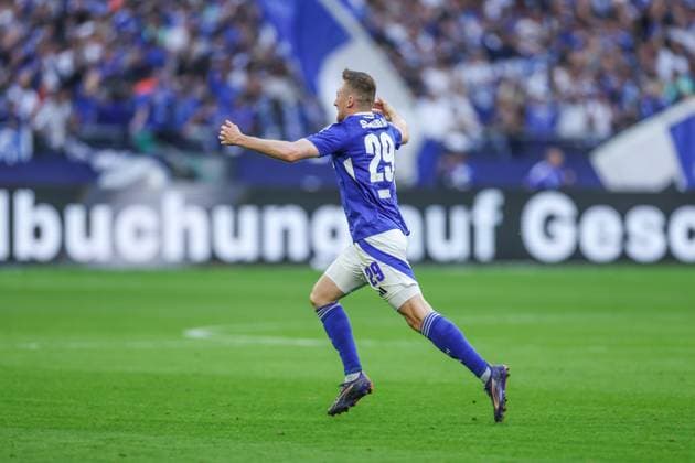20 09 2024, Football, Season 2024 2025, 2 Bundesliga, Matchday 5, FC Schalke 04 SV Darmstadt 98, Tobias Mohr FC Schalke 04 cheers Gelsenkirchen Veltins Arena NRW Germany xRHR PHOTO TRx Copyright: TimxRehbein RHR-FOTOx RHR-FOTO TR