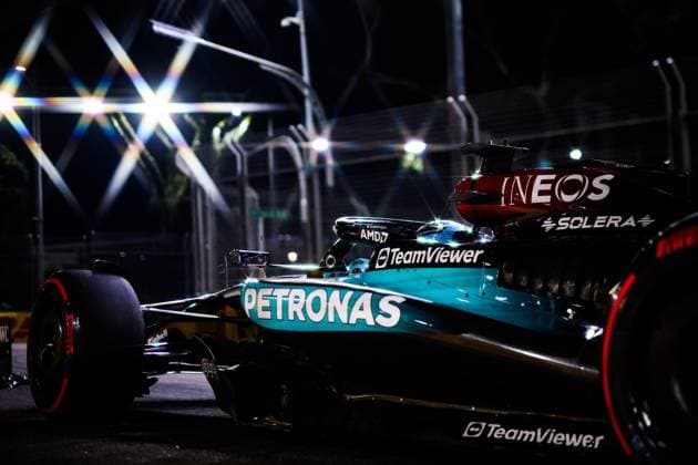 63 RUSSELL George (gbr), Mercedes AMG F1 Team W15, action during the Formula 1 Singapore Grand Prix 2024, 18th round of the 2024 Formula One World Championship, WM, Weltmeisterschaft from September 20 to 22, 2024 on the Marina Bay Circuit, in Singapore, Singapore - F1 - SINGAPORE GRAND PRIX 2024 DPPI Panoramic  240920_R18_SINGAPORE_DP_FGDN6763