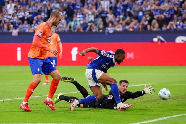 Moussa Sylla FC Schalke 04 scores the goal with this shot to make it 2 0, 2 Bundesliga, FC Schalke 04 vs SV Darmstadt 98, Veltins Arena, September 20, 2024 in Gelsenkirchen, Germany Photo by Marco Steinbrenner DeFodi Images Moussa Sylla FC Schalke 04 scores the goal with this shot to make it 2 0, 2 Bundesliga, FC Schalke 04 vs SV Darmstadt 98, Veltins Arena, September 20, 2024 in Gelsenkirchen, Germany Photo by Marco Steinbrenner DeFodi Images DFB DFL REGULATIONS PROHIBIT ANY USE OF PHOTOGRAPHS AS IMAGE SEQUENCES AND OR QUASI VIDEO Defodi 700 schalke darm 20240920 044 Defodi-700 DFB DFL REGULATIONS PROHIBIT ANY USE OF PHOTOGRAPHS AS IMAGE SEQUENCES AND OR QUASI-VIDEO.