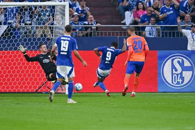20 09 2024, Football, 2 Bundesliga, Matchday 29 Season 2024 2025, FC Schalke 04 SV Darmstadt, Moussa Sylla FC Schalke 04 scores the goal to make it 2 0 Gelsenkirchen Veltins Arena Nordrhein Westfalen Germany xRHR PHOTO TKx Copyright: RHR-FOTOx RHR-FOTO TK