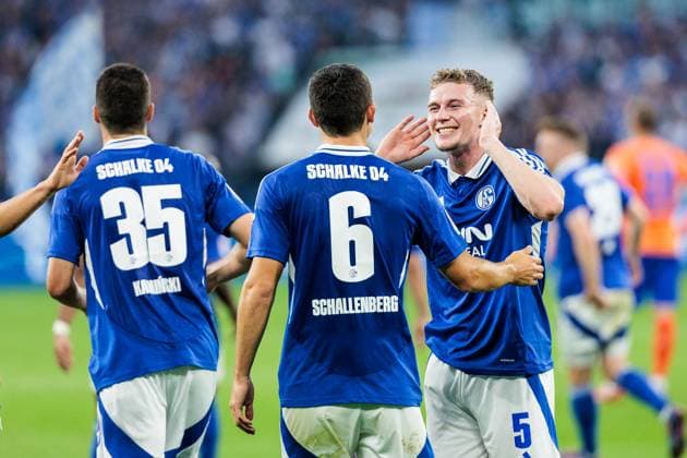 2 Soccer Bundesliga FC Schalke 04 SV Darmstadt 98 20 09 2024 Ron Schallenberg cheers to 3 0 Schalke 04, 6 2 Soccer Bundesliga FC Schalke 04 SV Darmstadt 98 Gelsenkirchen, VELTINS Arena on 20 09 2024 DFL REGULATIONS PROHIBIT ANY USE OF PHOTOGRAPHS AS IMAGE SEQUENCES AND OR QUASI VIDEO Copyright: xBEAUTIFULxSPORTS Wunderlx