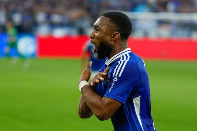 Gelsenkirchen, 20 09 24, Moussa Sylla FC Schalke 04 celebrates his goal for 2 0 during the 2 Bundesliga match between FC Schalke 04 and SV Darmstadt 98, DFB DFL REGULATIONS PROHIBIT ANY USE OF PHOTOGRAPHS AS IMAGE SEQUENCES AND OR QUASI VIDEO Copyright: HMBxMedia JoachimxBywaletz