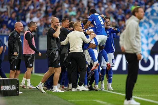 Gelsenkirchen, Germany, 20 09 24 Tobias Mohr FC Schalke 04 celebrates with his team after scoring the 1-0 goal during the Bundesliga 2 match between FC Schalke 04 and SV Darmstadt 98 at the Veltins Arena Gelsenkirchen Veltins Arena North Rhine Westphalia Germany Copyright: xBrauer-Fotoagenturx xAdrianxSchlx