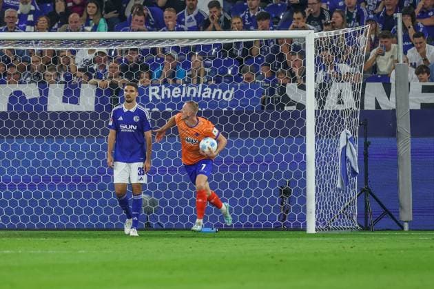 20 09 2024, Football, Season 2024 2025, 2 Bundesliga, Matchday 5, FC Schalke 04 SV Darmstadt 98, Isac Lidberg SV Darmstadt 98 after his goal for 3 to 2 Gelsenkirchen Veltins Arena NRW Germany xRHR PHOTO TRx Copyright: TimxRehbein RHR-FOTOx RHR-FOTO TR