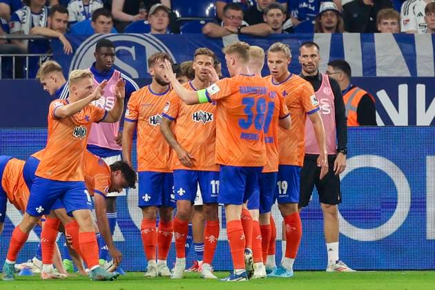 Tobias Kempe SV Darmstadt 98 celebrates his goal with teammates, 2 Bundesliga, FC Schalke 04 vs SV Darmstadt 98, Veltins Arena, September 20, 2024 in Gelsenkirchen, Germany Photo by Marco Steinbrenner DeFodi Images Tobias Kempe SV Darmstadt 98 celebrates his goal with teammates, 2 Bundesliga, FC Schalke 04 vs SV Darmstadt 98, Veltins Arena, September 20, 2024 in Gelsenkirchen, Germany Photo by Marco Steinbrenner DeFodi Images DFB DFL REGULATIONS PROHIBIT ANY USE OF PHOTOGRAPHS AS IMAGE SEQUENCES AND OR QUASI VIDEO Defodi 700 schalke darm 20240920 074 Defodi-700 DFB DFL REGULATIONS PROHIBIT ANY USE OF PHOTOGRAPHS AS IMAGE SEQUENCES AND OR QUASI-VIDEO.