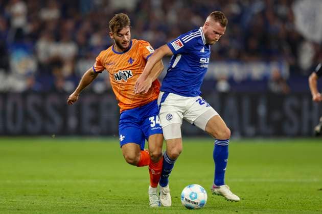 Gelsenkirchen, Germany, 20 09 24 Kilian Julian Corredor SV Darmstadt 98 and Tomas Kalas FC Schalke 04 fighting for the ball during the 2 Bundesliga match between FC Schalke 04 and SV Darmstadt 98 at the Veltins Arena Gelsenkirchen Veltins Arena North Rhine Westphalia Germany Copyright: xBrauer-Fotoagenturx xAdrianxSchlx