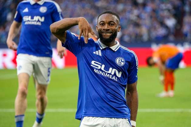 Gelsenkirchen, Germany, 20 09 24 Moussa Sylla FC Schalke 04 celebrates after scoring the 2-0 goal during the Bundesliga 2 match between FC Schalke 04 and SV Darmstadt 98 at the Veltins Arena Gelsenkirchen Veltins Arena North Rhine Westphalia Germany Copyright: xBrauer-Fotoagenturx xAdrianxSchlx