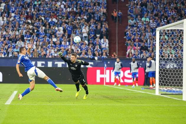 Gelsenkirchen, Germany, 20 09 24 Ron Schallenberg FC Schalke 04 scores the goal to make it 3 0 during the 2 Bundesliga match between FC Schalke 04 and SV Darmstadt 98 at Veltins Arena Gelsenkirchen Veltins Arena North Rhine Westphalia Germany Copyright: xBrauer-Fotoagenturx xAdrianxSchlx