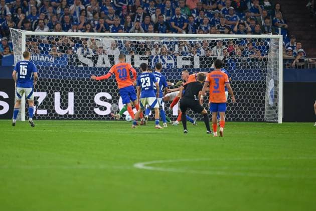 20 09 2024, Football, 2 Bundesliga, Matchday 29 Season 2024 2025, FC Schalke 04 SV Darmstadt, Aleksandar Vukotic SV Darmstadt 98 scores the goal to make it 4 3 for Darmstadt Gelsenkirchen Veltins Arena Nordrhein Westfalen Germany xRHR PHOTO TKx Copyright: RHR-FOTOx RHR-FOTO TK