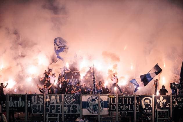 2 Soccer Bundesliga FC Schalke 04 SV Darmstadt 98 20 09 2024 Bengalos are burning in the SV Darmstadt 98 fans curve after the victory 2 Soccer Bundesliga FC Schalke 04 SV Darmstadt 98 Gelsenkirchen, VELTINS Arena on 20 09 2024 DFL REGULATIONS PROHIBIT ANY USE OF PHOTOGRAPHS AS IMAGE SEQUENCES AND OR QUASI VIDEO Copyright: xBEAUTIFULxSPORTS Wunderlx