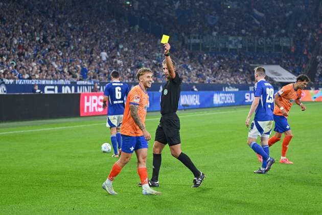 20 09 2024, Football, 2 Bundesliga, Matchday 29 Season 2024 2025, FC Schalke 04 SV Darmstadt, Yellow card for Luca Marseiler SV Darmstadt 98 Gelsenkirchen Veltins Arena Nordrhein Westfalen Germany xRHR PHOTO TKx Copyright: RHR-FOTOx RHR-FOTO TK