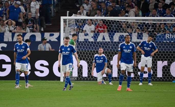 Schalke players after the 3 4 20 09 2024, Football 2 Bundesliga, Matchday 6, Season 2024 2025 FC Schalke 04 SV Darmstadt 98 3 5 Gelsenkirchen Veltins Arena Nordrhein Westfalen Germany Team2