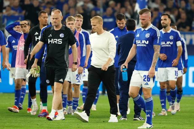 Gelsenkirchen, 20 09 24, Coach Karel Geraerts FC Schalke 04 after the 2 Bundesliga match between FC Schalke 04 and SV Darmstadt 98, DFB DFL REGULATIONS PROHIBIT ANY USE OF PHOTOGRAPHS AS IMAGE SEQUENCES AND OR QUASI VIDEO Copyright: HMBxMedia JoachimxBywaletz