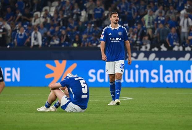 Marcin Kaminski Schalke 04 , Derry Murkin FC Schalke 04 , v re , after the defeat 20 09 2024, Soccer 2 Bundesliga, Matchday 6, Season 2024 2025 FC Schalke 04 SV Darmstadt 98 3 5 Gelsenkirchen Veltins Arena Nordrhein Westfalen Germany Team2