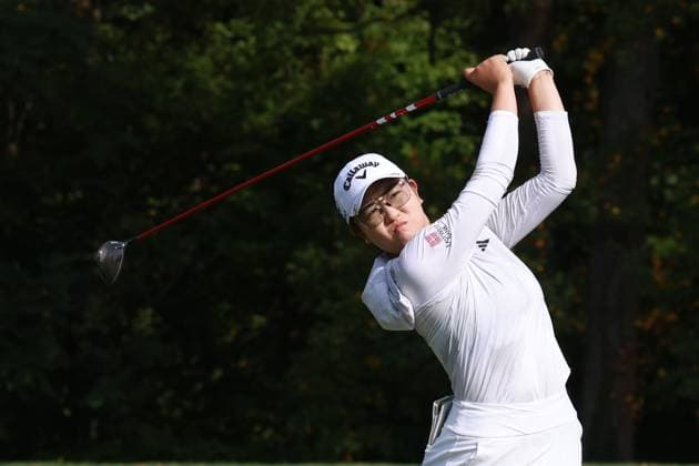 CINCINNATI, OH - SEPTEMBER 20: LPGA, Golf Damen golfer Rose Zhang plays her tee shot on the 9th hole during the second round of the Kroger Queen City Championship presented by P&G on September 20, 2024, at TPC River™s Bend in Cincinnati, Ohio. (Photo by Brian Spurlock Icon Sportswire) GOLF: SEP 20 LPGA Kroger Queen City Championship pres by P&G EDITORIAL USE ONLY Icon2409207