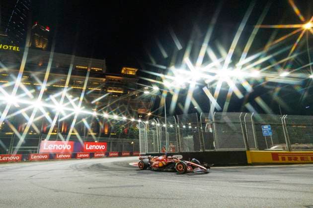 September 20, 2024, Singapore, Singapore: Carlos Sainz of Spain drives the (55) Ferrari SF-24 during the practice ahead of the F1 Grand Prix of Singapore at Marina Bay Street Circuit. Singapore Singapore - ZUMAs197 20240920_aaa_s197_228 Copyright: xGeorgexHitchensx