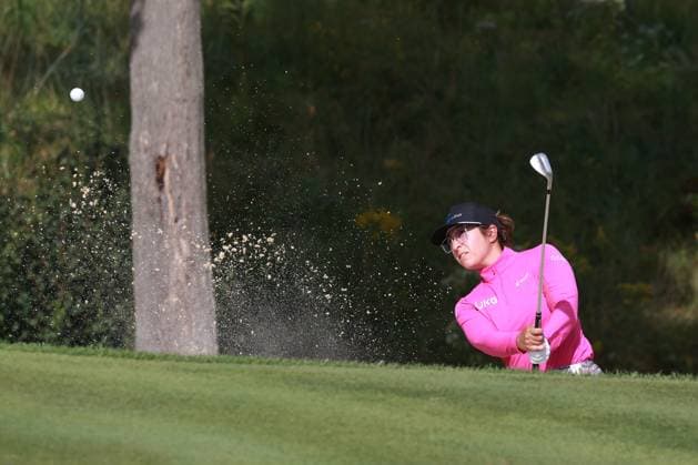 CINCINNATI, OH - SEPTEMBER 20: LPGA, Golf Damen golfer Marina Alex hits out of a sand trap on the 18th hole during the second round of the Kroger Queen City Championship presented by P&G on September 20, 2024, at TPC River™s Bend in Cincinnati, Ohio. (Photo by Brian Spurlock Icon Sportswire) GOLF: SEP 20 LPGA Kroger Queen City Championship pres by P&G EDITORIAL USE ONLY Icon24092072