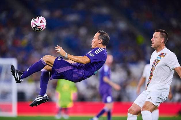 RECORD DATE NOT STATED Leyendas Internacionales vs Leyendas de Mexico Luis Hernandez (L) of Mexico Legends fights for the ball with John Terry (R) of FIFA Legends during match Legends between International FIFA Legends and Mexico Legends 2024, at BBVA Bancomer Stadium on September 20, 2024 in Monterrey, Nuevo Leon, Mexico. MONTERREY NUEVO LEON MEXICO  Copyright: xJONATHANxDUENASx 20240920222255_LEGENDS_FIFA_MEX_HERNANDEZ46