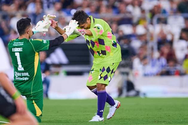 RECORD DATE NOT STATED Leyendas Internacionales vs Leyendas de Mexico Oswaldo Sanchez and Jorge Campos of Mexico Legends during match Legends between International FIFA Legends and Mexico Legends 2024, at BBVA Bancomer Stadium on September 20, 2024 in Monterrey, Nuevo Leon, Mexico. MONTERREY NUEVO LEON MEXICO  Copyright: xJONATHANxDUENASx 20240920223231_LEGENDS_FIFA_MEX_CAMPOS64
