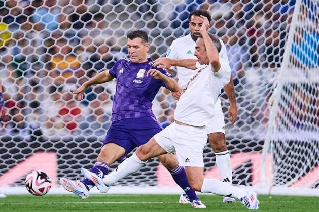 RECORD DATE NOT STATED Leyendas Internacionales vs Leyendas de Mexico Jared Borgetti (L) of Mexico Legends fights for the ball with Youri Djorkaeff (R) of FIFA Legends during match Legends between International FIFA Legends and Mexico Legends 2024, at BBVA Bancomer Stadium on September 20, 2024 in Monterrey, Nuevo Leon, Mexico. MONTERREY NUEVO LEON MEXICO  Copyright: xJONATHANxDUENASx 20240920234033_LEGENDS_FIFA_MEX_BORGETTI143