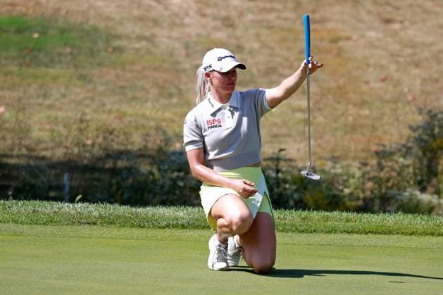 CINCINNATI, OH - SEPTEMBER 20: LPGA, Golf Damen golfer Charley Hull putts on the 18th hole during the making a second round of the Kroger Queen City Championship presented by P&G on September 20, 2024, at TPC River™s Bend in Cincinnati, Ohio. (Photo by Brian Spurlock Icon Sportswire) GOLF: SEP 20 LPGA Kroger Queen City Championship pres by P&G EDITORIAL USE ONLY Icon24092094