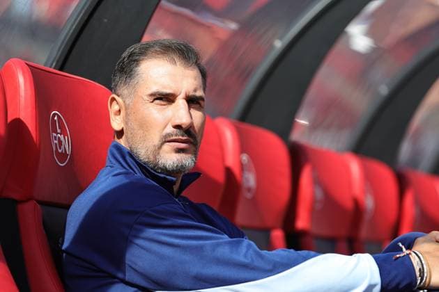 21 09 2024 Soccer Season 2024 2025 2 Soccer Bundesliga 06 Matchday 1 FC Nuremberg FCN Club Hertha BSC Berlin HBSC Sportfoto Zink DaMa xdaxmax DFL regulations prohibit any use of photographs as image sequences and or quasi video only for editorial use Cristian Fiel Trainer Hertha BSC Berlin pensive on substitutes bench