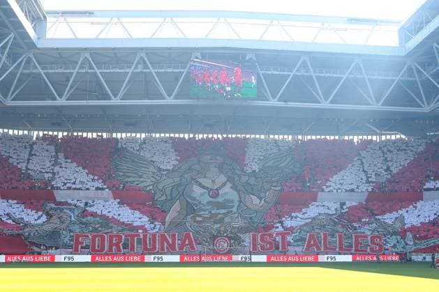 21 09 2024, 2 Fußball Bundesliga, Fortuna Düsseldorf 1 FC Köln, Merkur Spiel Arena, Saison 2024 2025 Choreografie Choreo vor dem Spiel Tribüne Fans Zuschauer Besucher Feature DFB regulations prohibit any use of photographs as image sequences and or quasi video Nordrhein Westfalen Germany