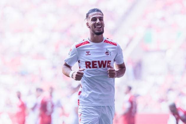 2 Soccer Bundesliga Fortuna Duesseldorf 1895 1 FC Köln 21 09 2024 Leart Paqarada 1 FC Köln, 17 laughing on his way to the corner while being insulted and thrown at by Fortuna Duesseldorf fans 2 Soccer Bundesliga, Fortuna Duesseldorf 1895 1 FC Köln, Düsseldorf, Merkur Spiel Arena DFL REGULATIONS PROHIBIT ANY USE OF PHOTOGRAPHS AS IMAGE SEQUENCES AND OR QUASI VIDEO Copyright: xBEAUTIFULxSPORTS Wunderlx